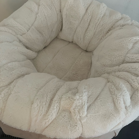 Animals Matter Luxury Dog Bed. Cream and Tan Small - Picture 2 of 7